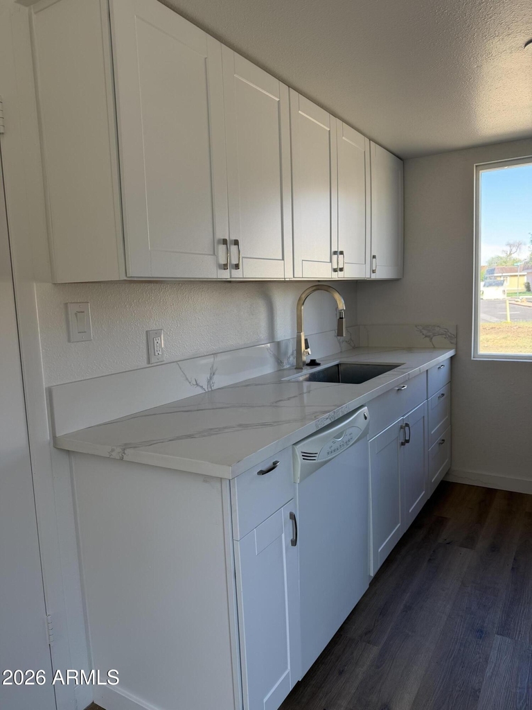 8235 N 34th Drive - Photo 5