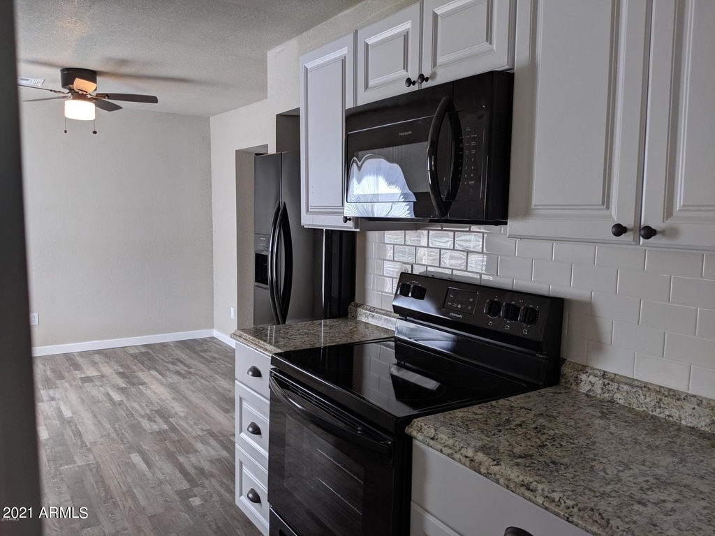 419 W 10th Street - Photo 5