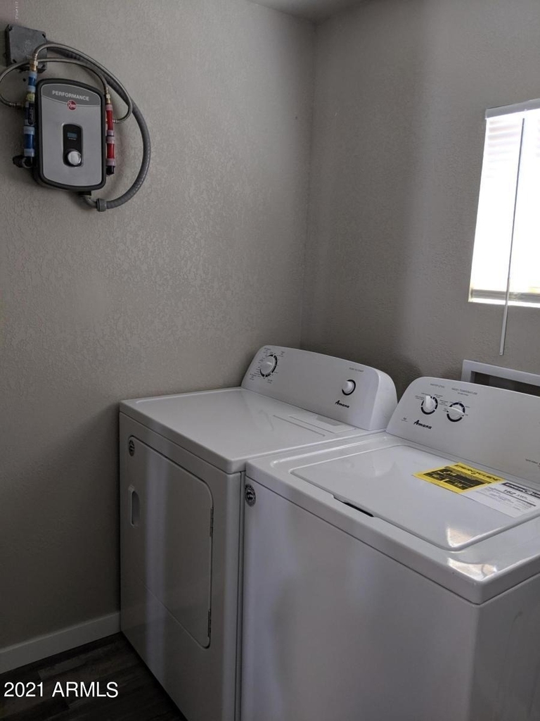 419 W 10th Street - Photo 8