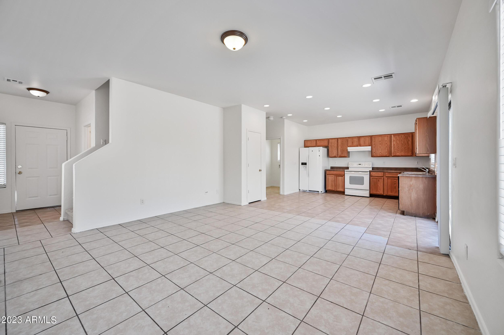 630 E Dekalb Lane - Photo 3