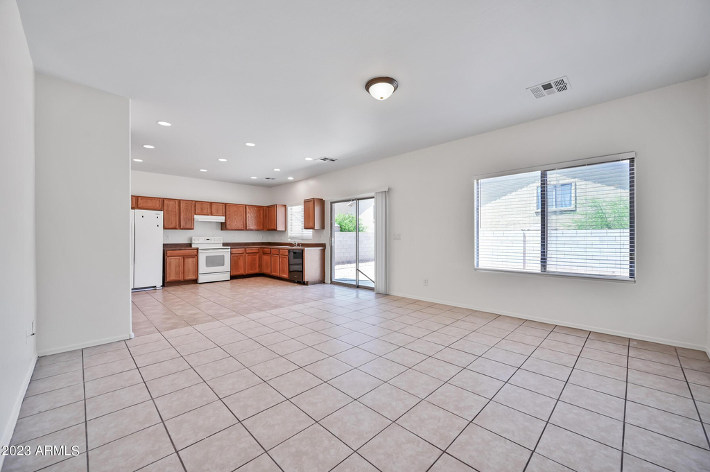 630 E Dekalb Lane - Photo 2