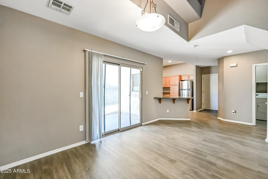 8053 W Waltann Lane - Photo 5
