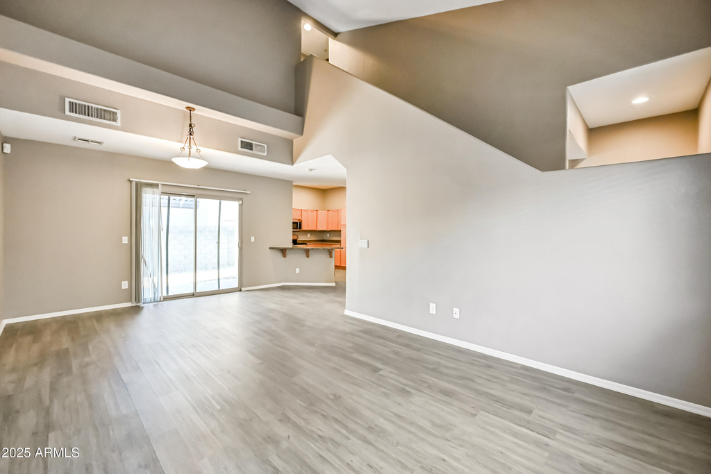 8053 W Waltann Lane - Photo 4