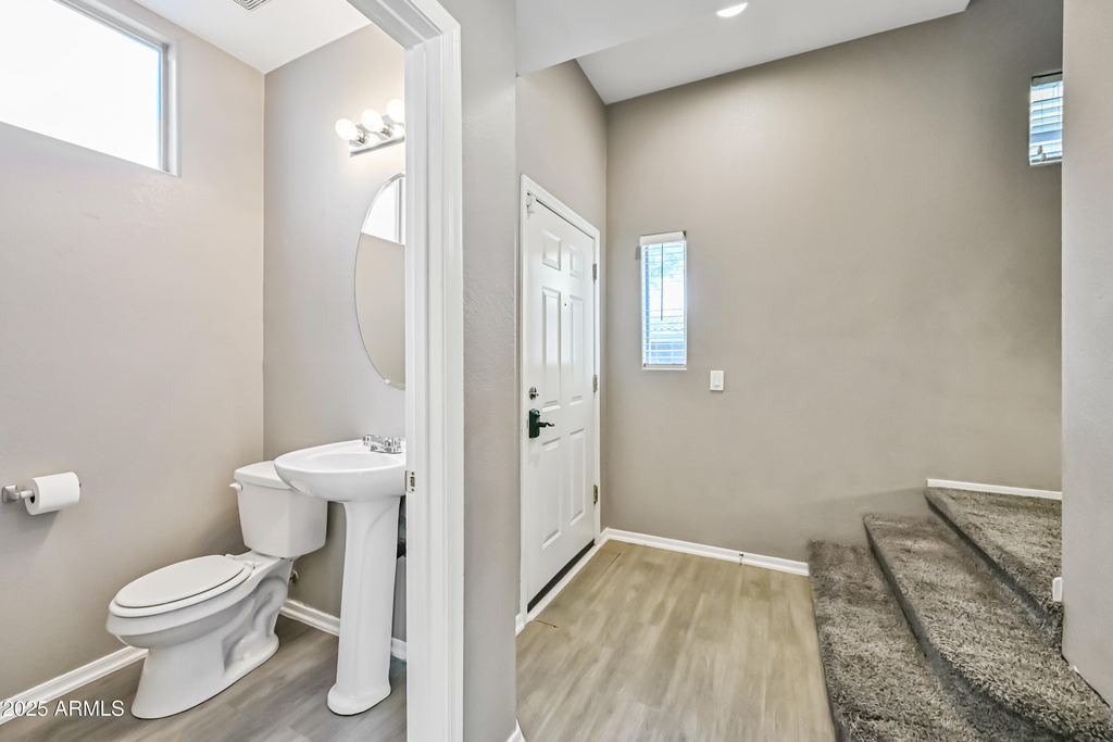 8053 W Waltann Lane - Photo 10