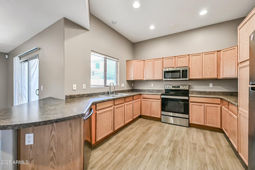 8053 W Waltann Lane - Photo 7