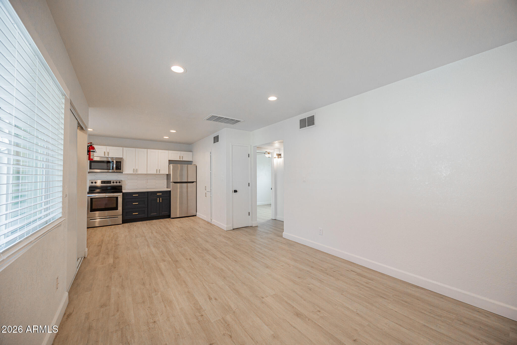 715 N 12th Avenue - Photo 4