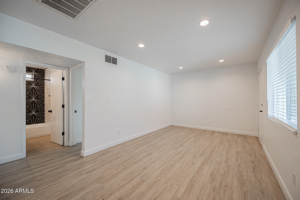 715 N 12th Avenue - Photo 5