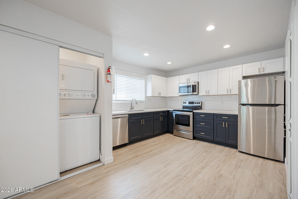 715 N 12th Avenue - Photo 8