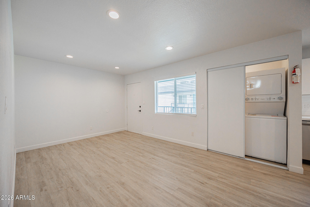 715 N 12th Avenue - Photo 6