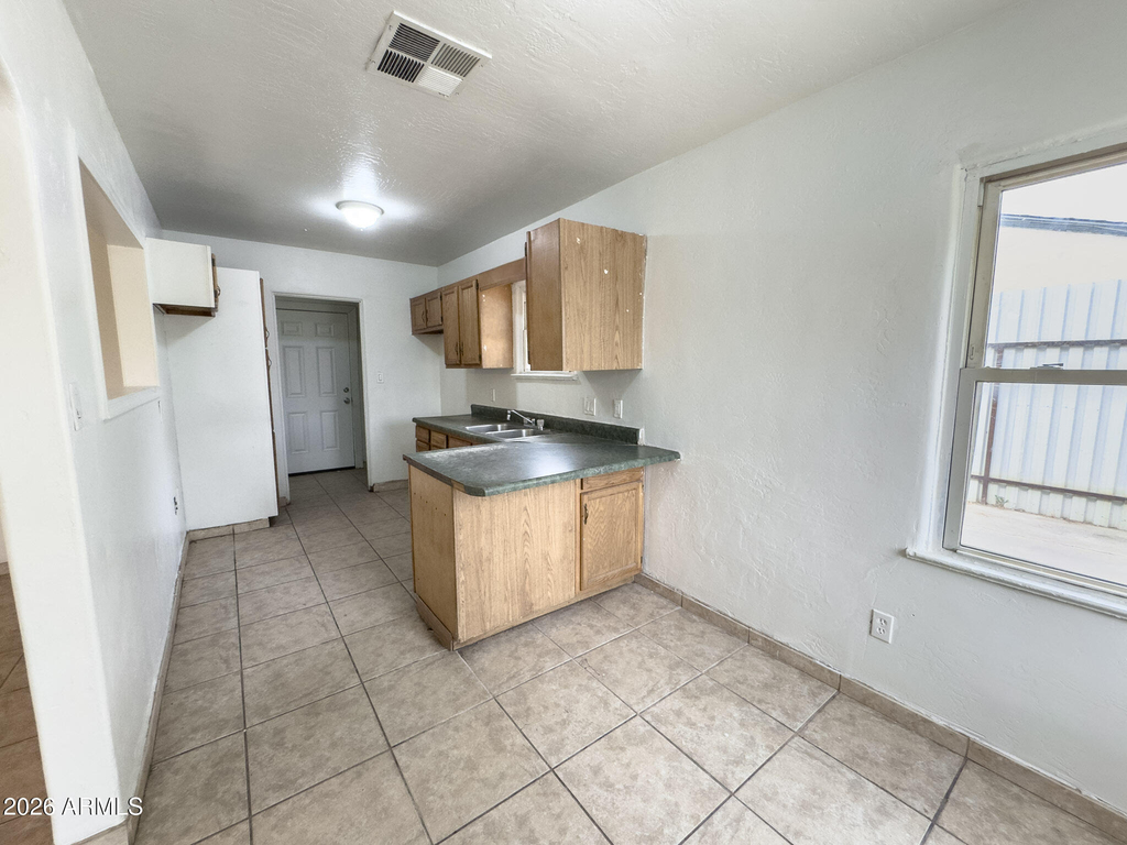 2517 E Culver Street - Photo 11
