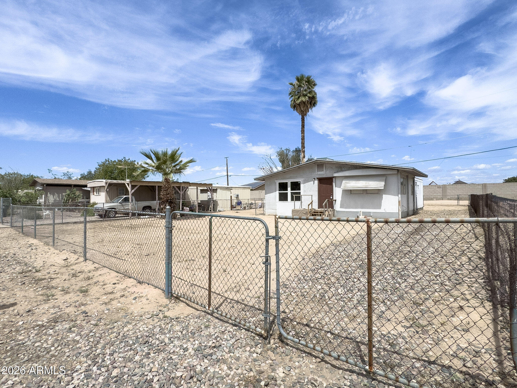 13522 W Maryland Avenue - Photo 4