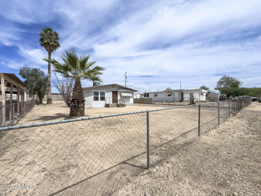 13522 W Maryland Avenue - Photo 1