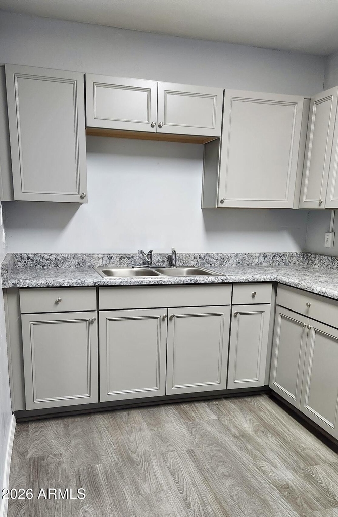 7561 N 27th Avenue - Photo 3
