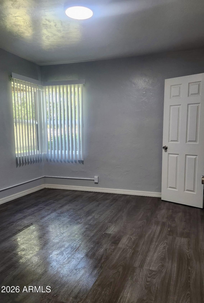 7561 N 27th Avenue - Photo 8