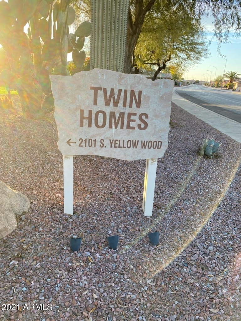 2101 S Yellow Wood -- - Photo 28