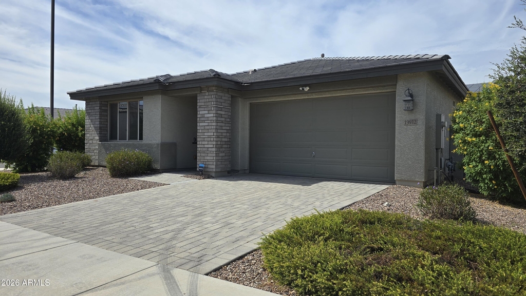 19912 W Lilac Street - Photo 3
