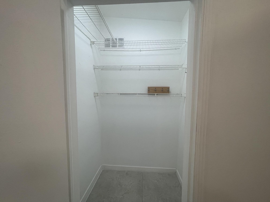 725 S 20th Avenue - Photo 9