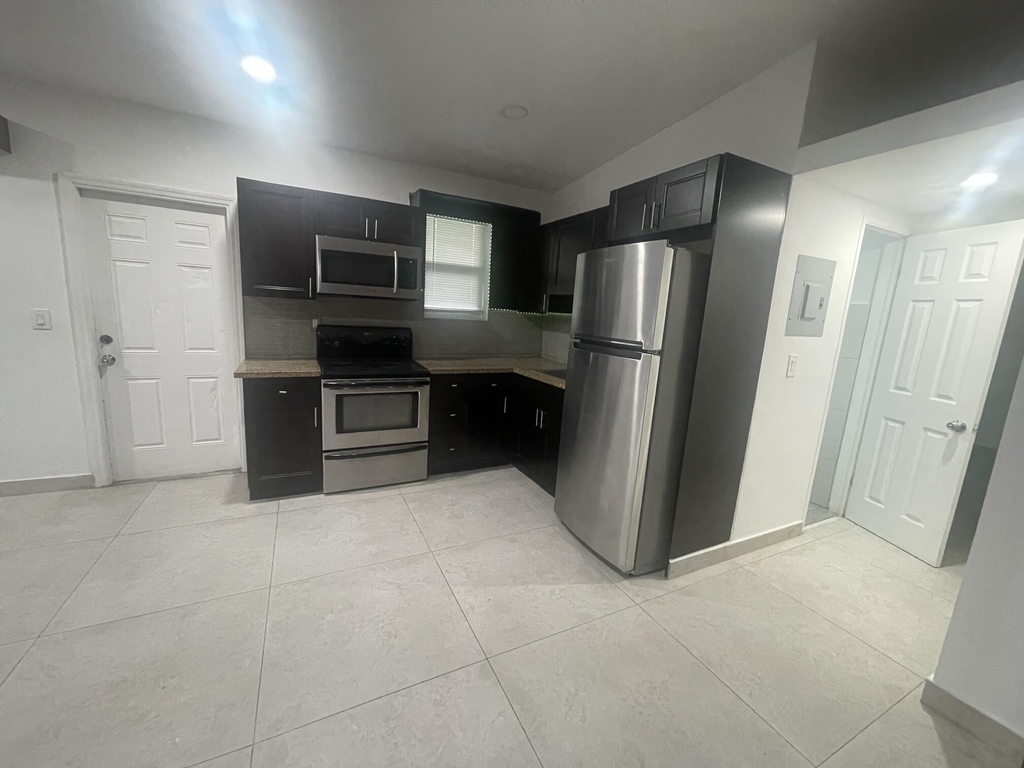 725 S 20th Avenue - Photo 15