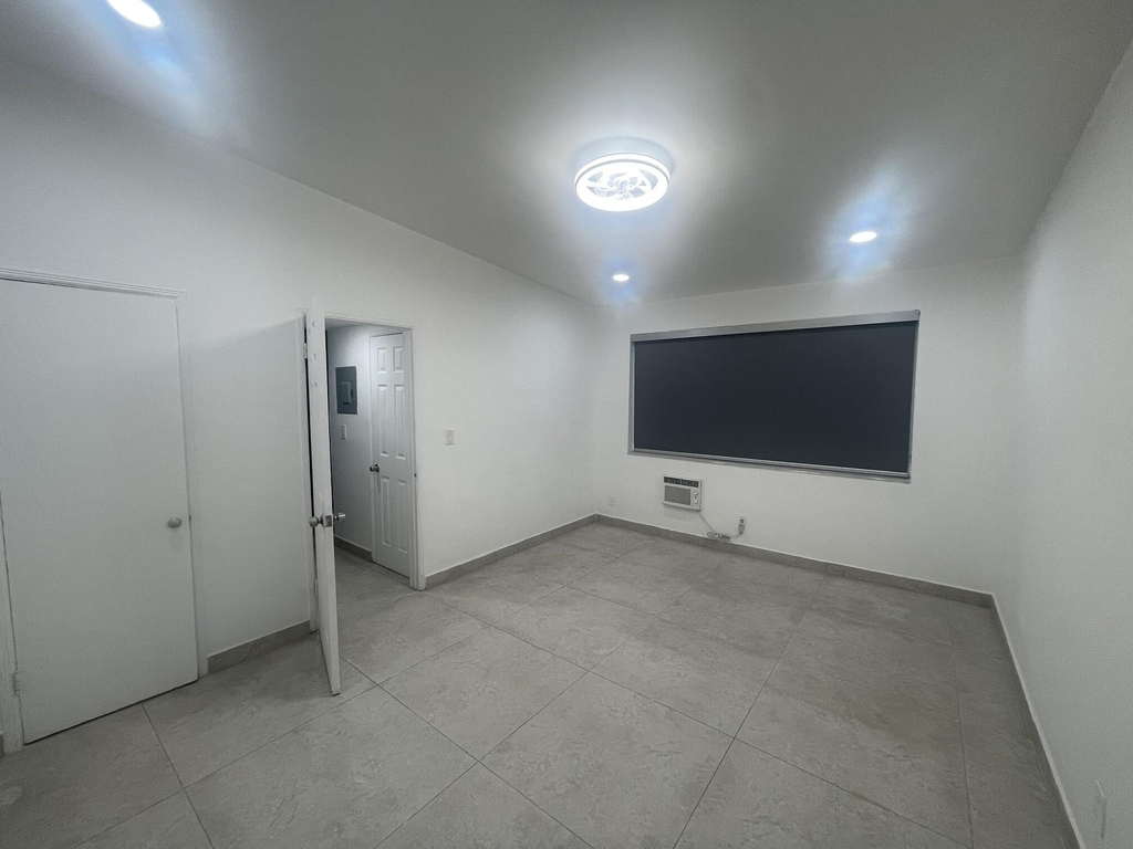 725 S 20th Avenue - Photo 8