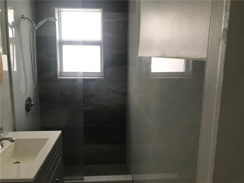 725 S 20th Avenue - Photo 3