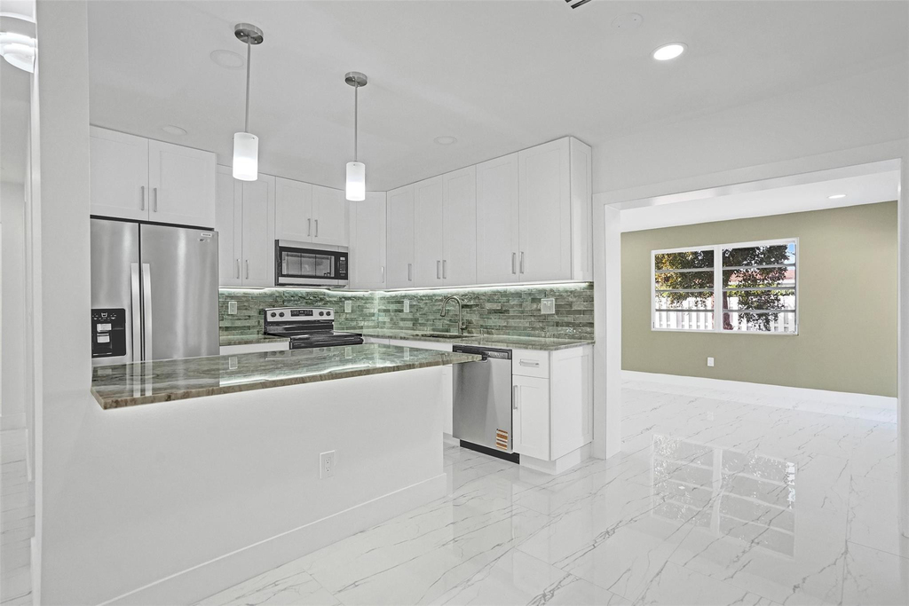 1437 Sw 1st Avenue - Photo 4