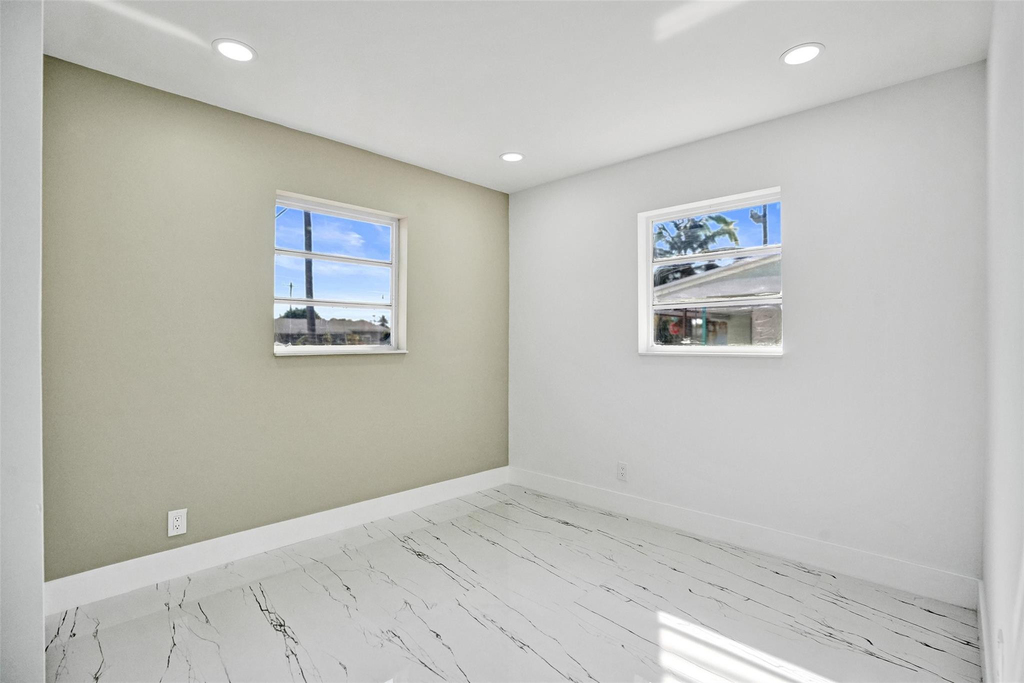 1437 Sw 1st Avenue - Photo 11