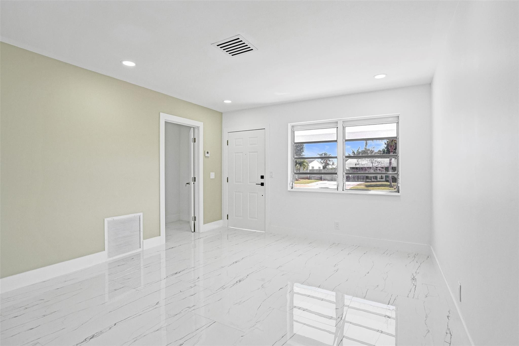 1437 Sw 1st Avenue - Photo 2