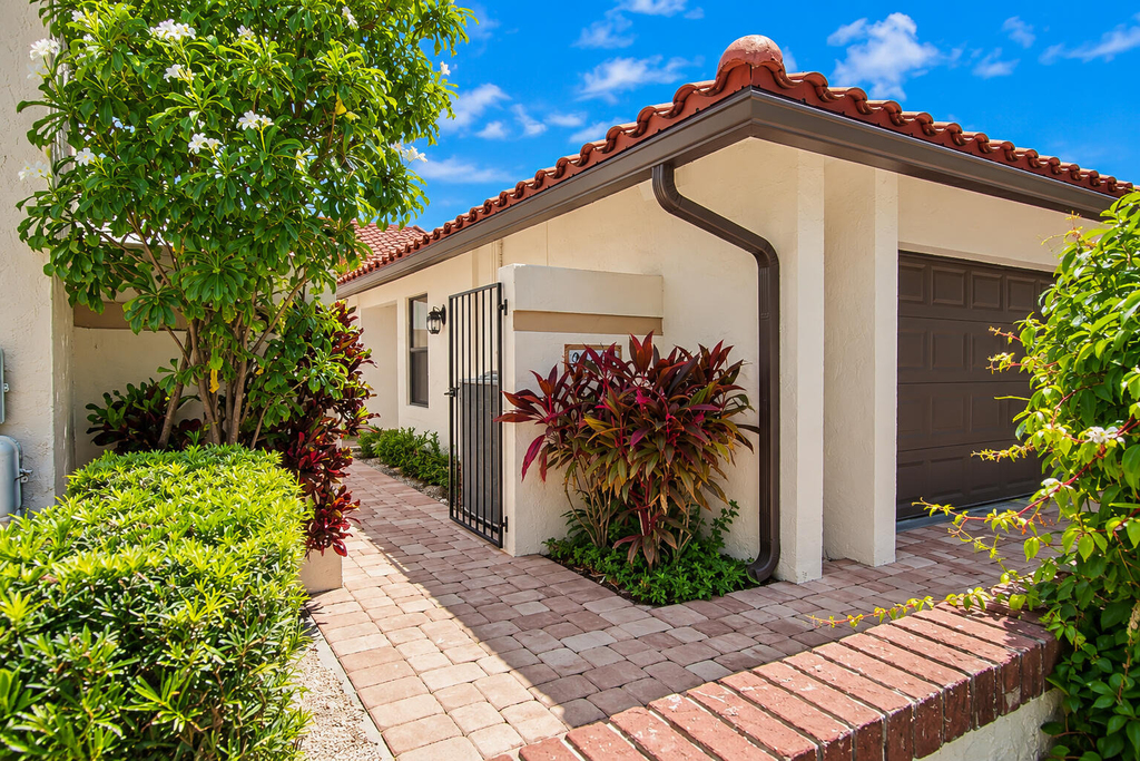 21460 Laguna Drive - Photo 2