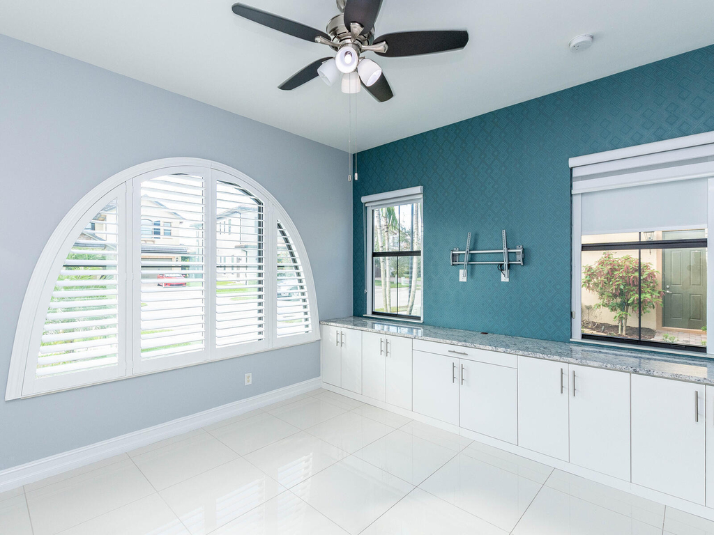 9040 Watercrest Circle W - Photo 16