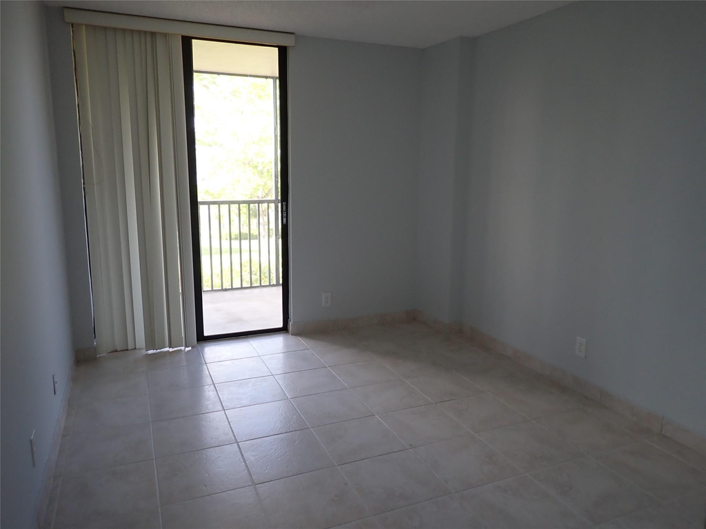 106 Lake Emerald Drive - Photo 11