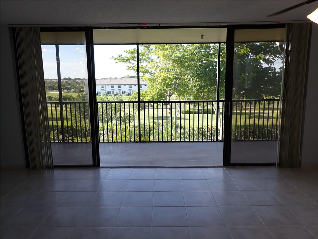 106 Lake Emerald Drive - Photo 7