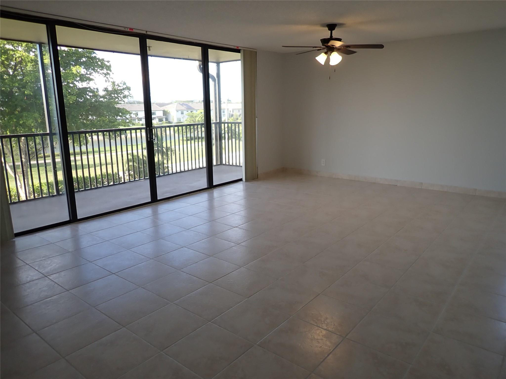 106 Lake Emerald Drive - Photo 4