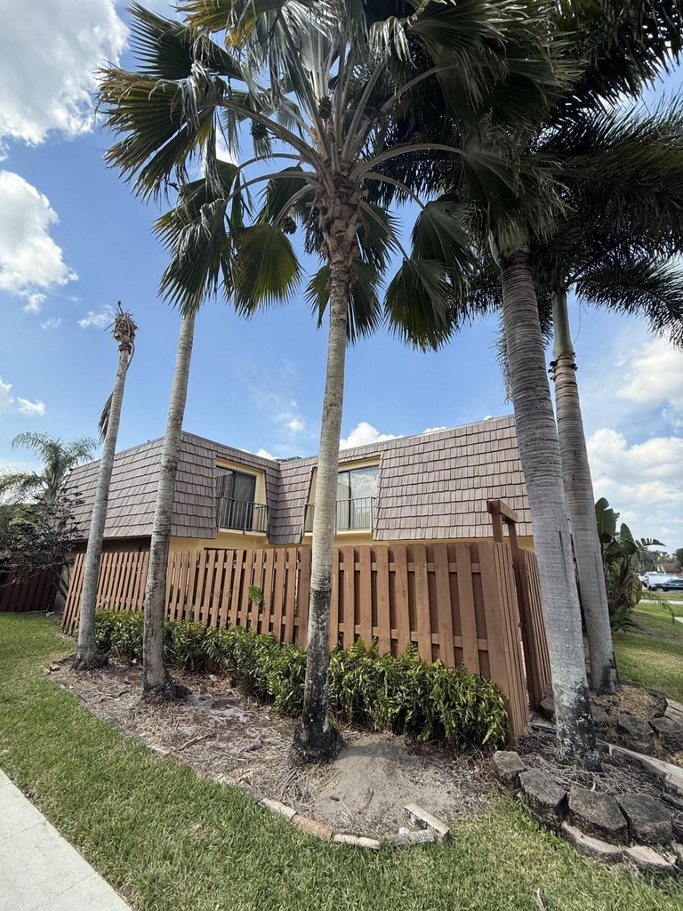 804 Springdale Circle - Photo 0