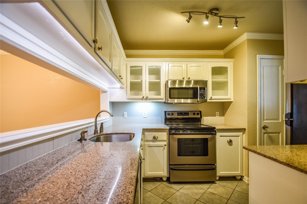 87 Winchester Drive - Photo 3