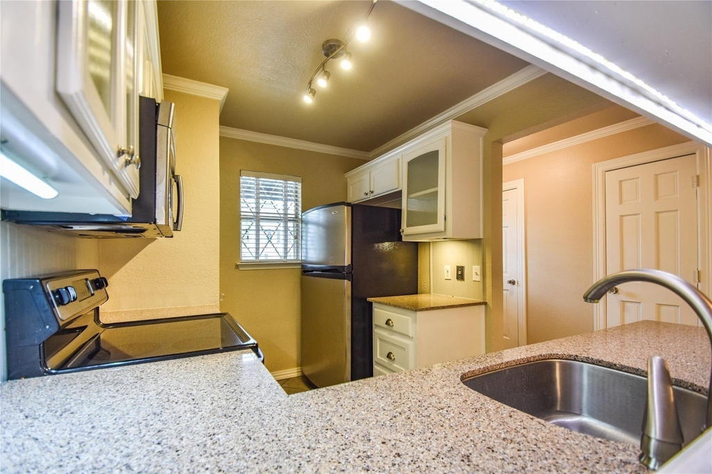 87 Winchester Drive - Photo 5