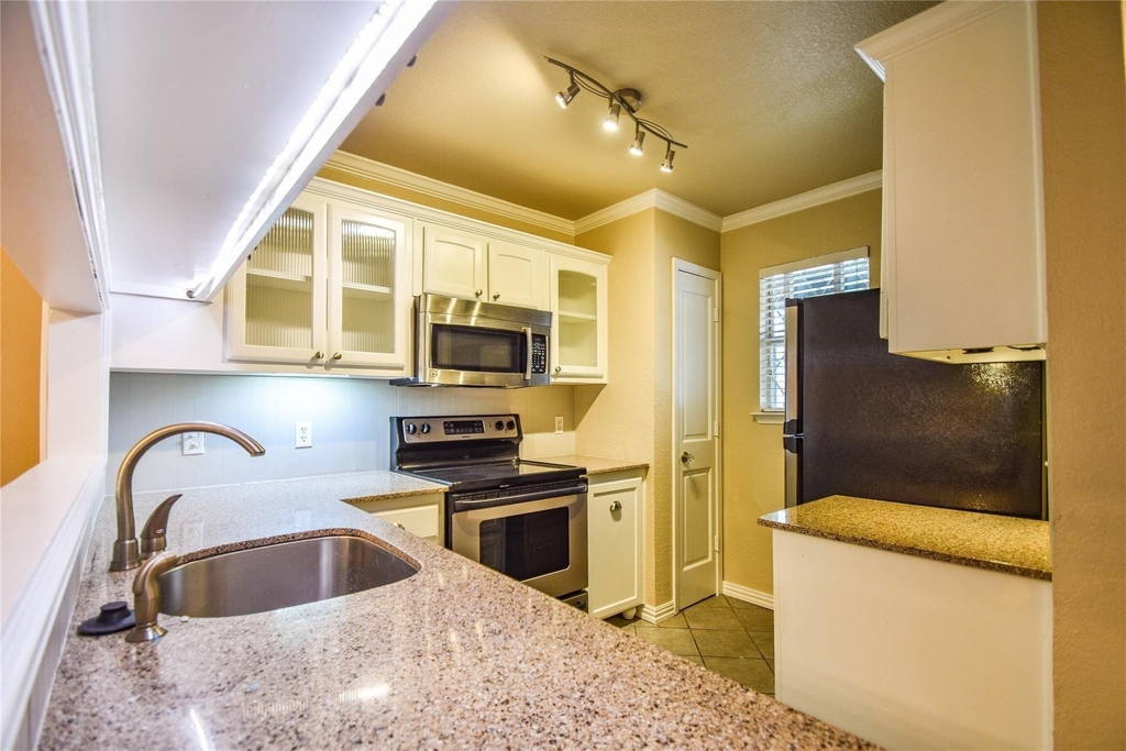 87 Winchester Drive - Photo 4