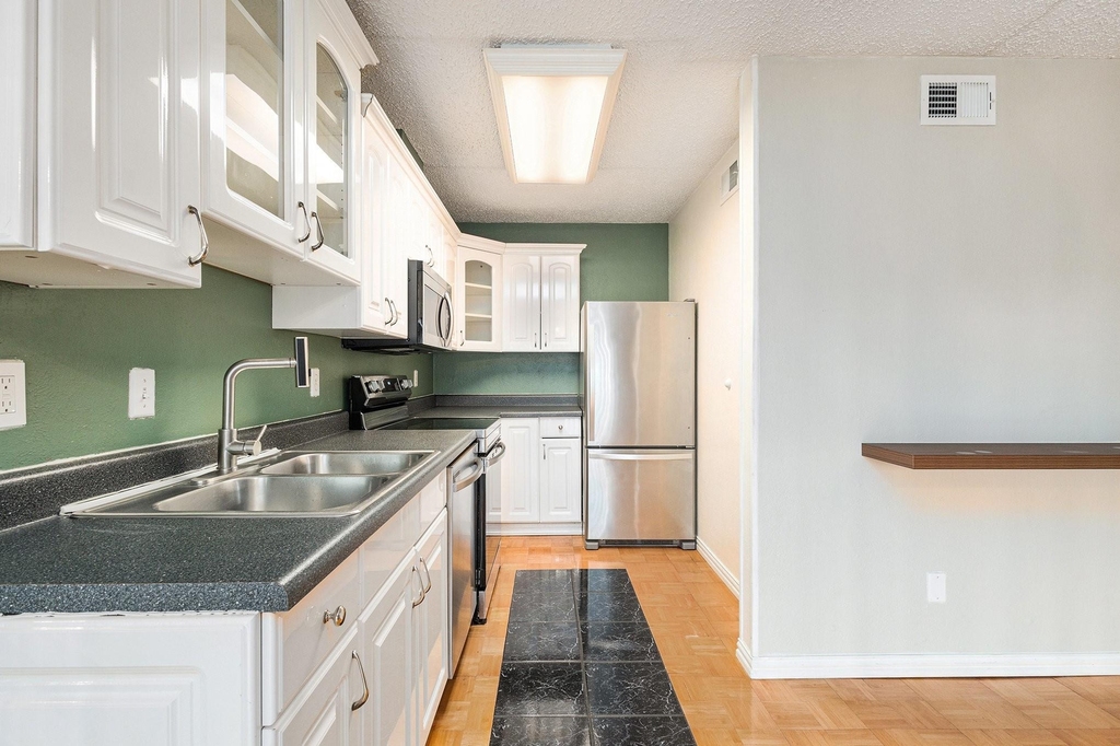 12806 Midway Road - Photo 15