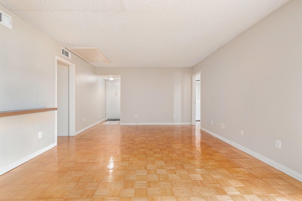 12806 Midway Road - Photo 8