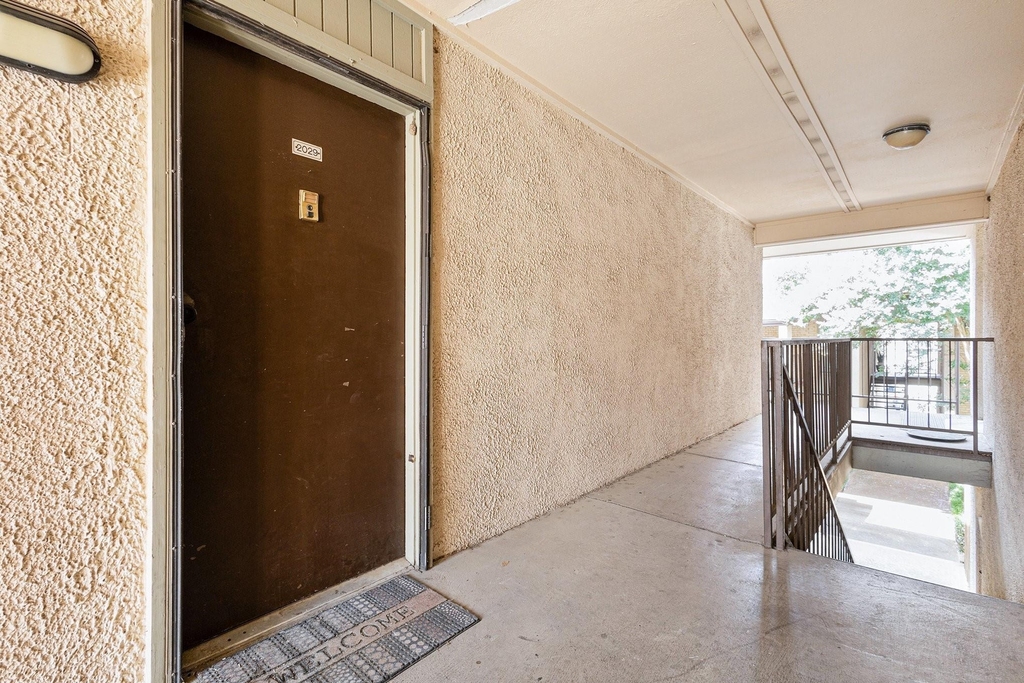 12806 Midway Road - Photo 4
