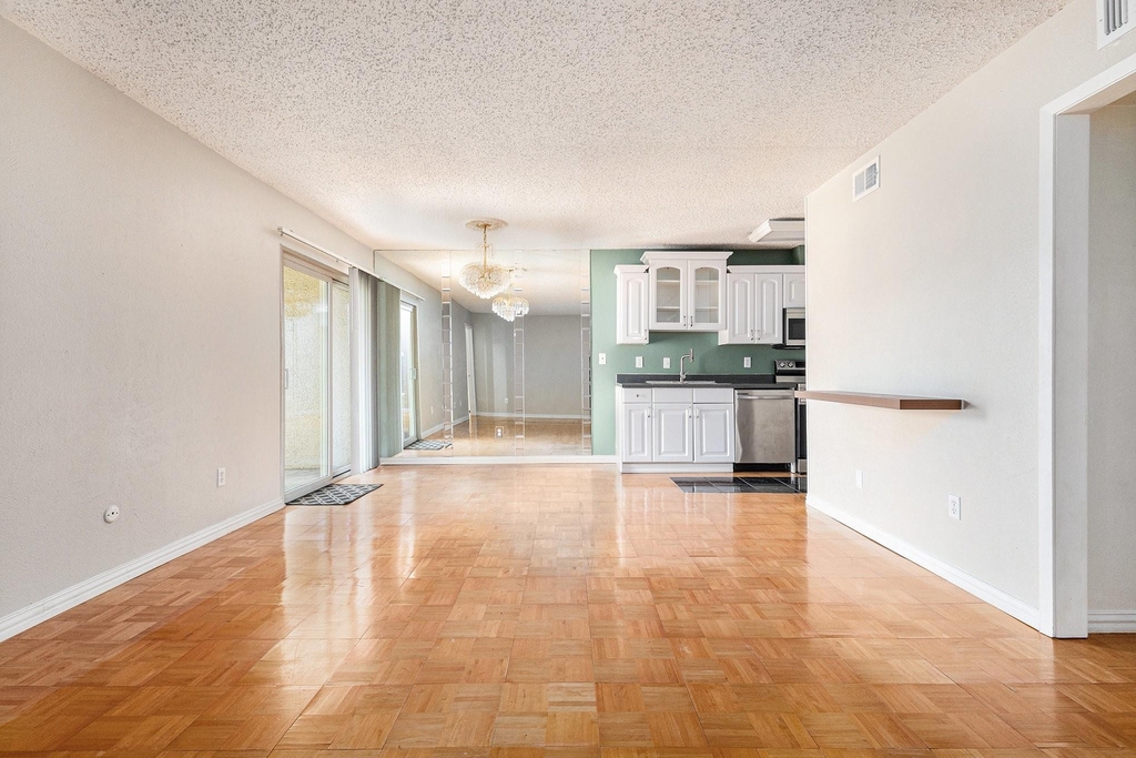 12806 Midway Road - Photo 11
