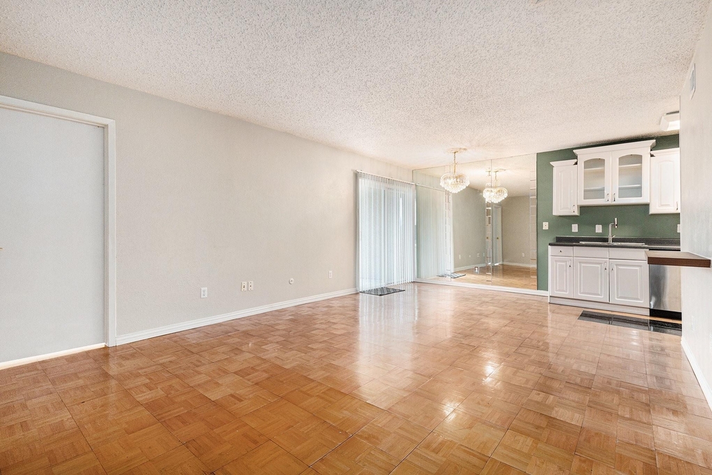 12806 Midway Road - Photo 9
