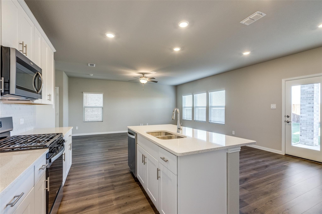 204 Travine Drive - Photo 2