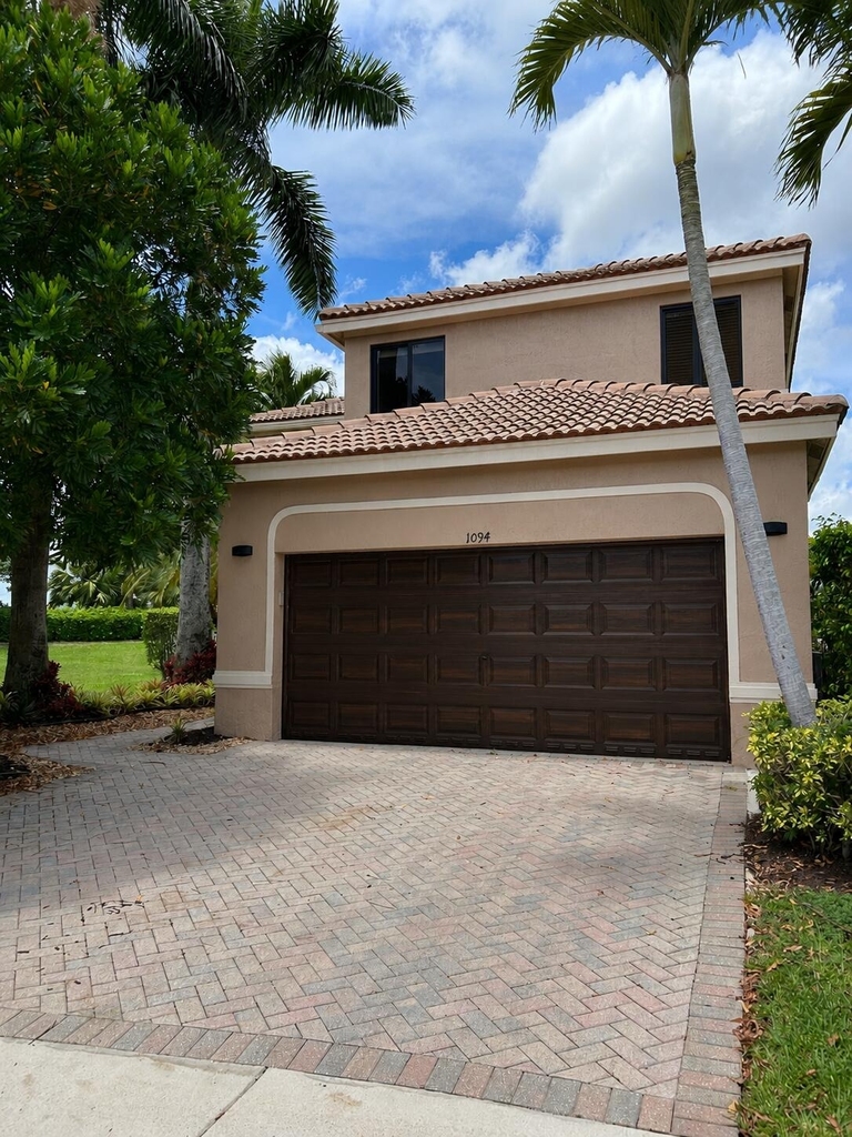 1094 Bluewood Terrace - Photo 1