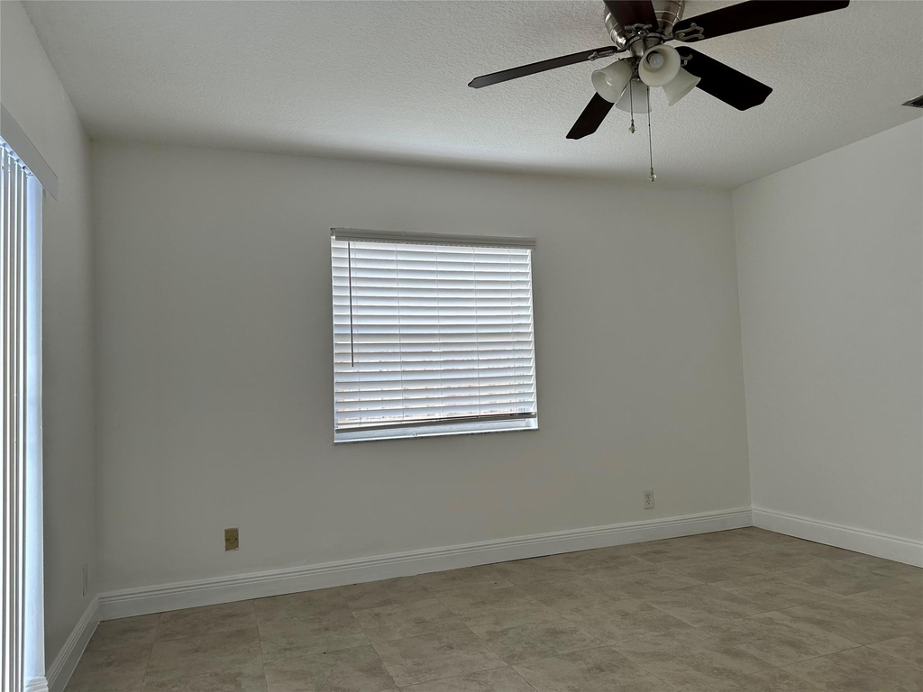 1905 Sw 86th Avenue - Photo 11