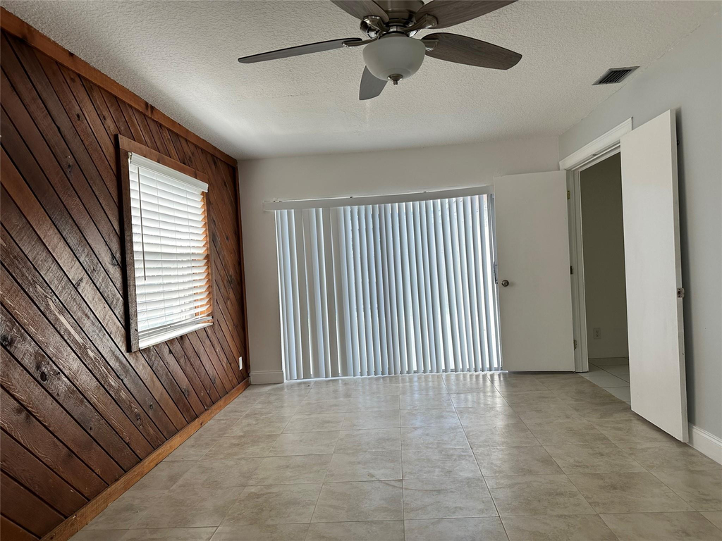 1905 Sw 86th Avenue - Photo 4