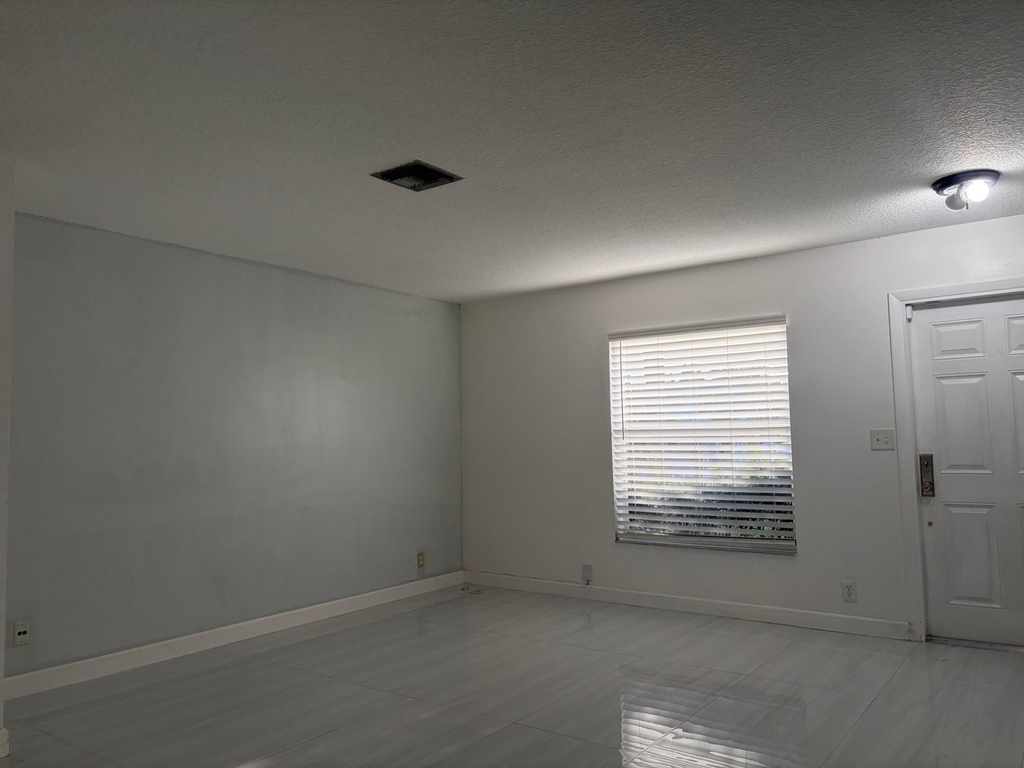1905 Sw 86th Avenue - Photo 18