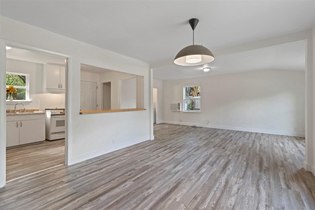 1415 Snyder Street - Photo 2