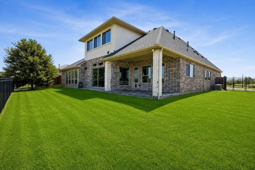 4550 Honeyvine Lane - Photo 25