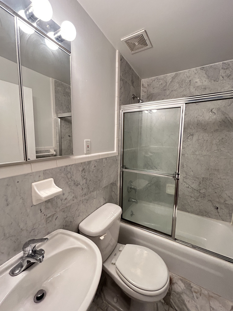 130 East 24th Street - Photo 5