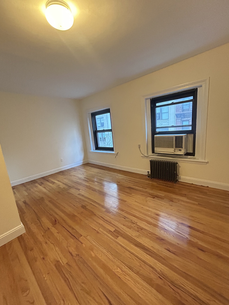 130 East 24th Street - Photo 2